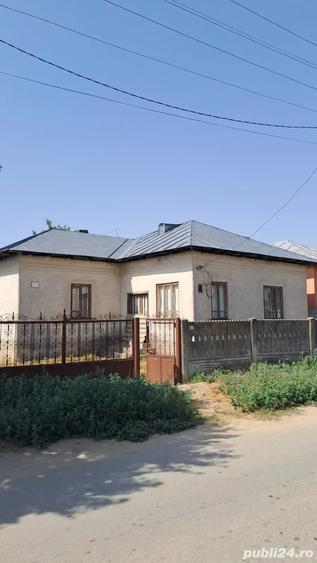 Casă cu 5 camere cu Teren 2400 Mp în Mârșani