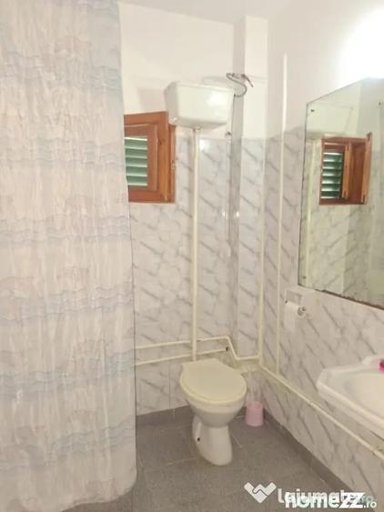 Casă cu 4 camere cu Teren 730 Mp în Izvoarele