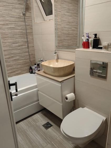 Apartament cu 2 camere semidecomandat în Craiovița Nouă