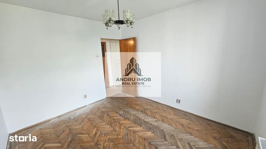 Apartament cu 3 camere decomandat în Vitan