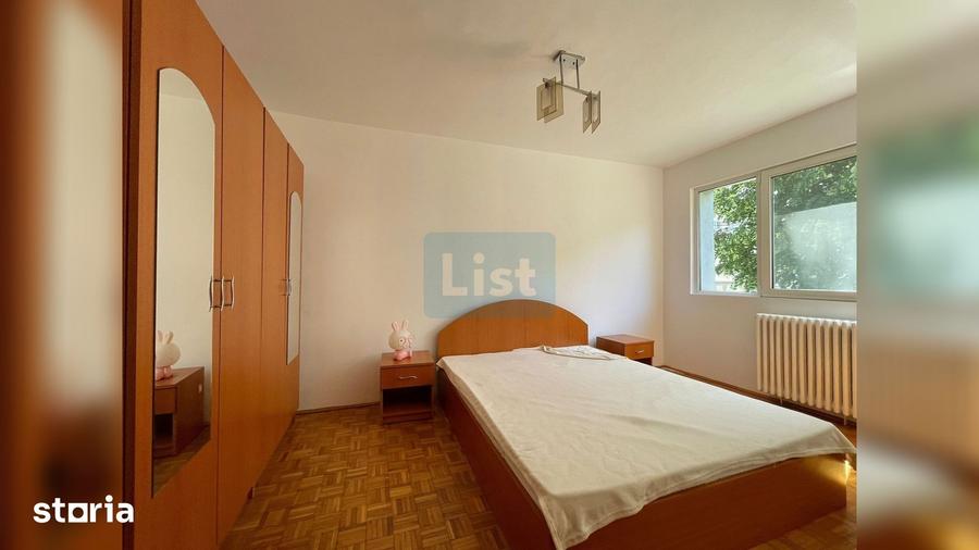 Apartament cu 3 camere semidecomandat în Micro III