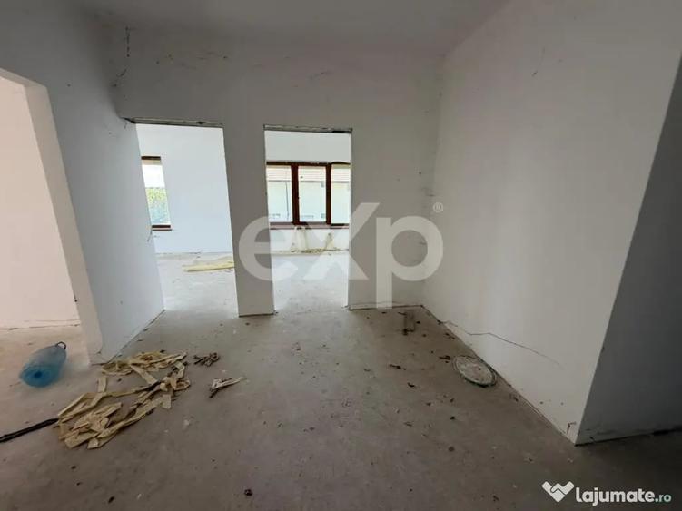 Casă cu 7 camere cu Teren 1000 Mp în Butimanu
