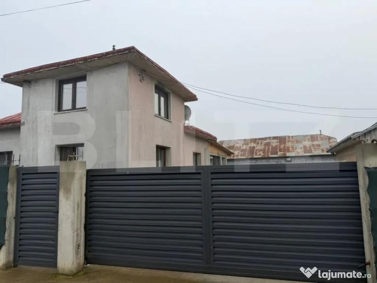 Casă cu 4 camere cu Teren 7000 Mp în Central
