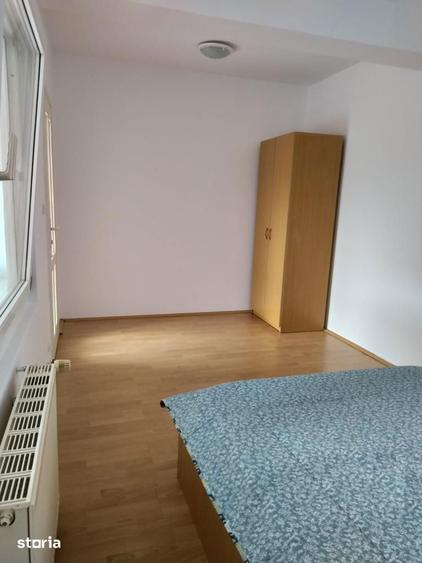 Casă cu 6 camere cu Canalizare în Central