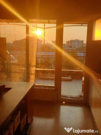 Apartament cu 3 camere decomandat în Zorilor