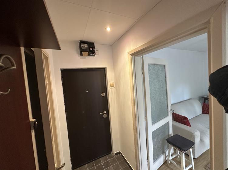 Apartament cu 2 camere semidecomandat, mobilat în Berceni