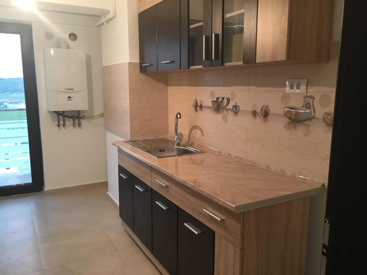 Apartament cu 3 camere semidecomandat în Valea Lupului