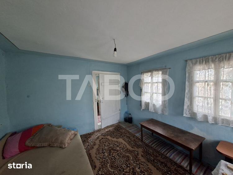 Casă cu 2 camere nedecomandat cu Teren 580 Mp în Axente Sever