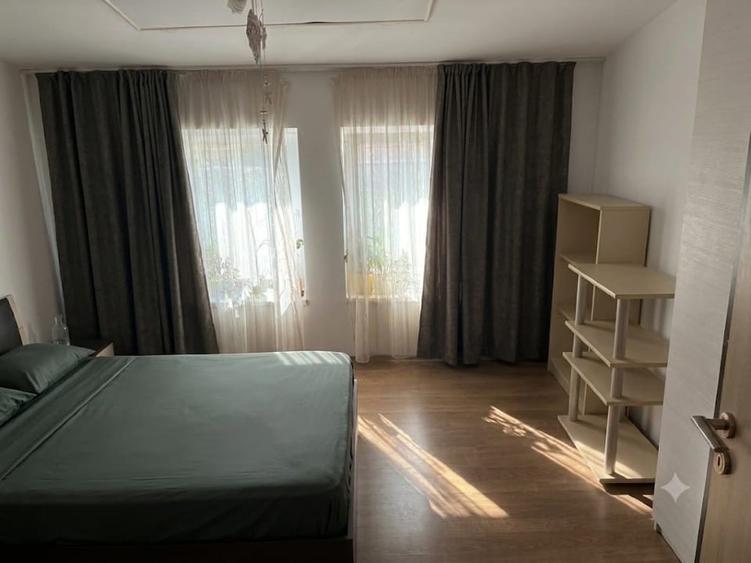 Duplex cu 5 camere cu Teren 980 Mp în Săcălaz