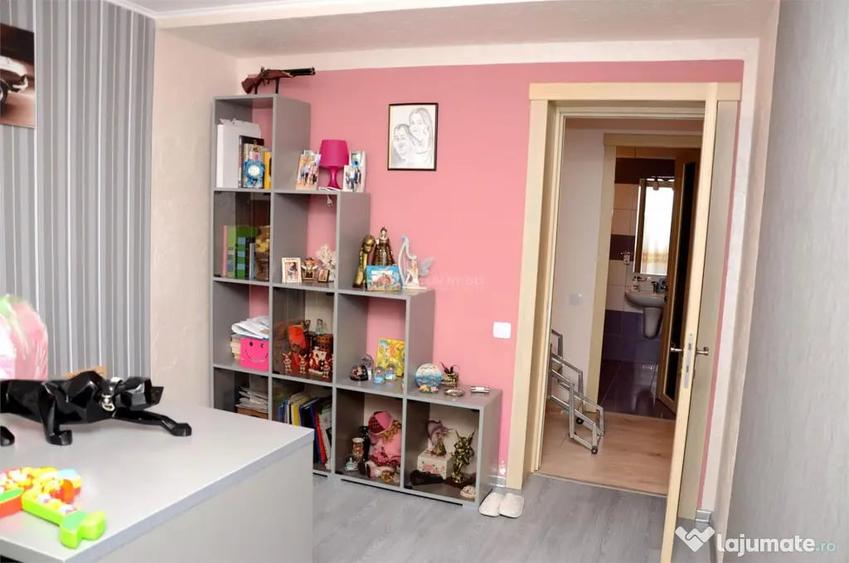 Casă cu 4 camere cu Teren 500 Mp în Micro 17