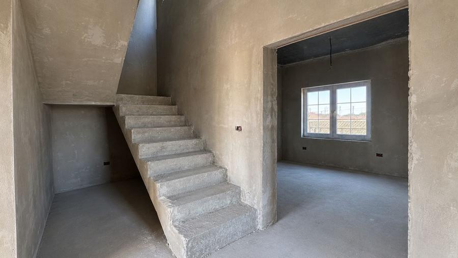 Duplex cu 4 camere cu Canalizare în Moșnița Nouă