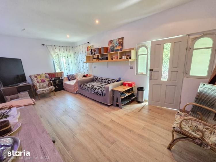 Casă cu 3 camere cu Teren 1330 Mp în Răzvad