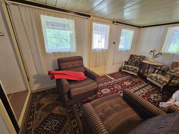 Casă cu 6 camere cu Teren 1800 Mp în Călugareni