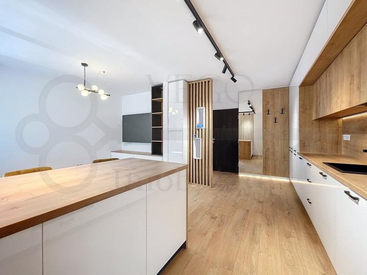 Apartament cu 3 camere semidecomandat, mobilat în Gheorgheni