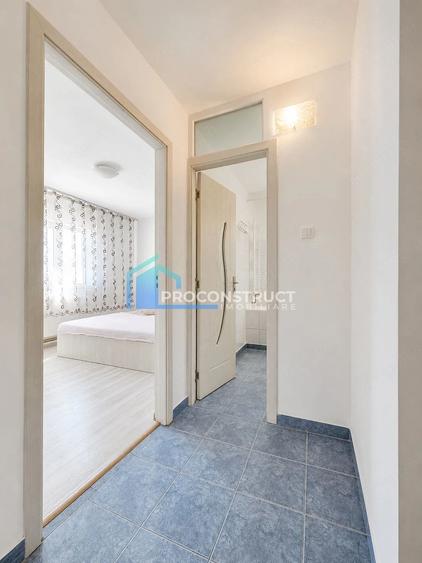 Apartament cu 3 camere semidecomandat în Buziașului