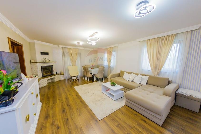 Casă individuală cu 4 camere cu Teren 2900 Mp în Colțirea