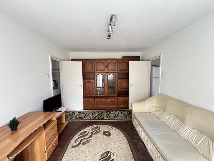 Apartament cu 2 camere semidecomandat, mobilat în Florilor