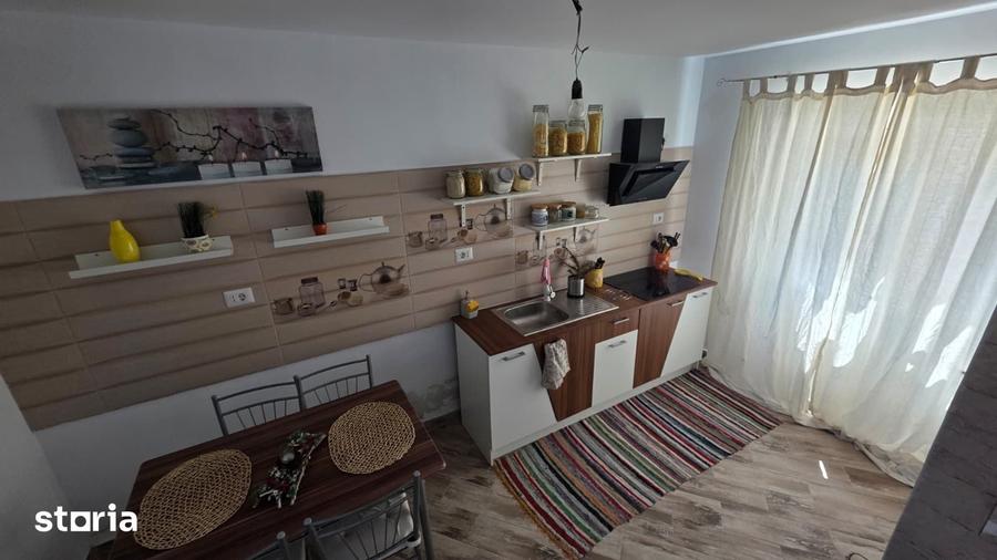 Casă cu 7 camere cu Teren 400 Mp în Central