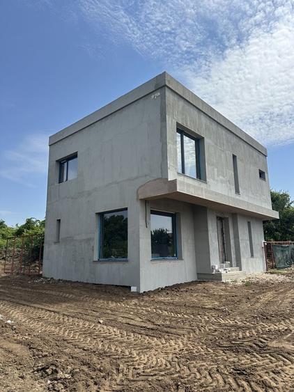 Casă cu 4 camere în Cârcea