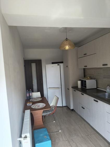 Apartament cu 2 camere decomandat în Roșu