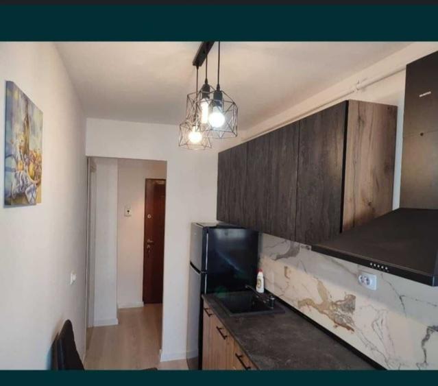 Garsonieră decomandată în Central