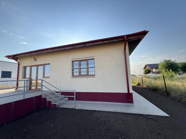 Casă individuală cu 4 camere cu Piscina în Frumușani