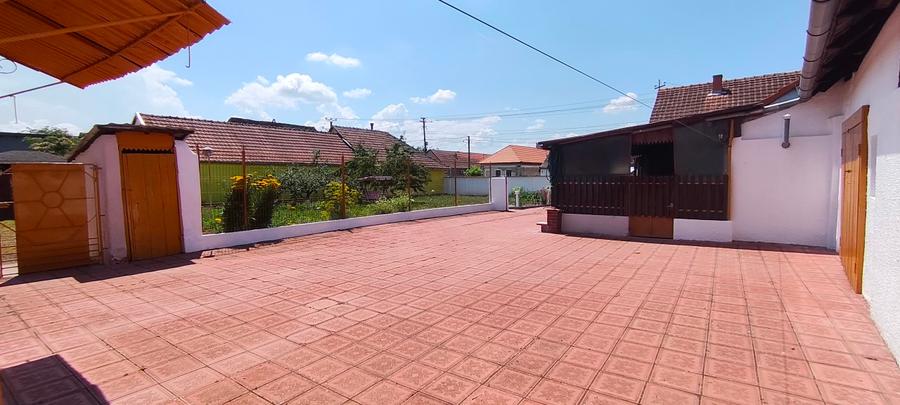 Casă individuală cu 5 camere cu Teren 1090 Mp în Central