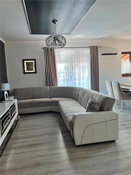 Apartament cu 3 camere decomandat în Dumbrăvița