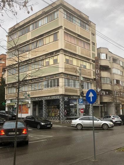 Spațiu comercial, de 886 mp, în Central