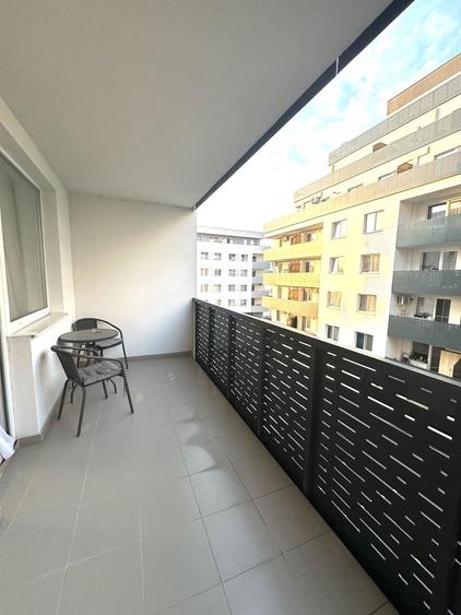 Apartament cu 3 camere semidecomandat în Florești