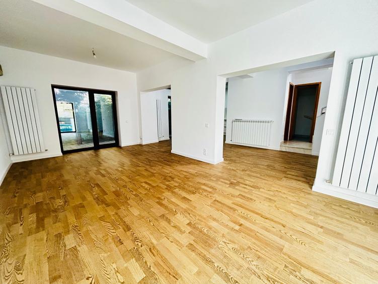 Casă individuală cu 5 camere cu Garaj în Domenii