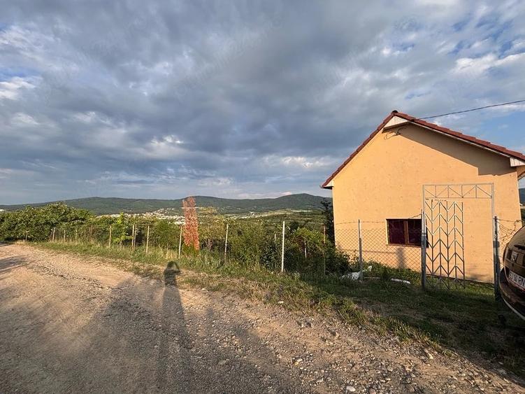Casă cu Teren 735 Mp în Central