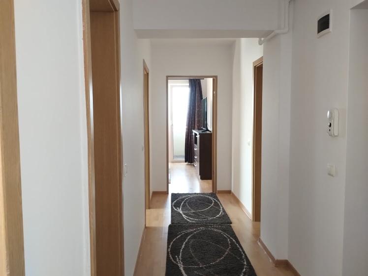 Apartament cu 2 camere decomandat, mobilat în Europa