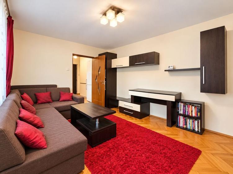Apartament cu 3 camere semidecomandat, mobilat în Gheorgheni