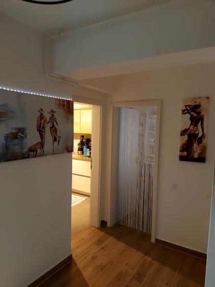 Apartament cu 3 camere decomandat, mobilat în Tractorul