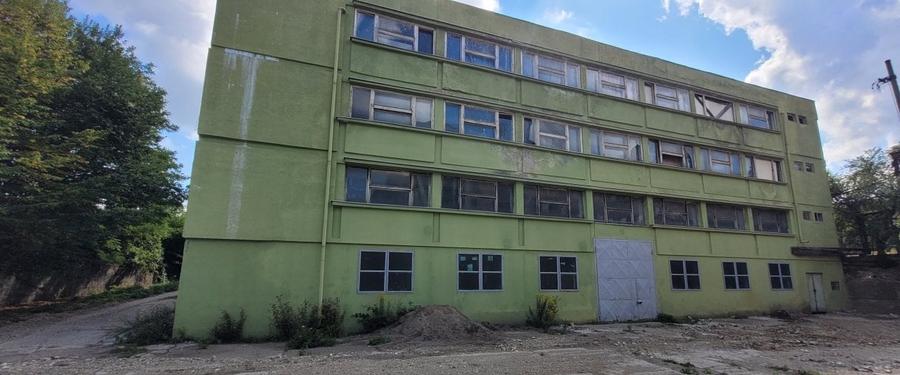 Spațiu industrial, de 3,400 mp, în Astra