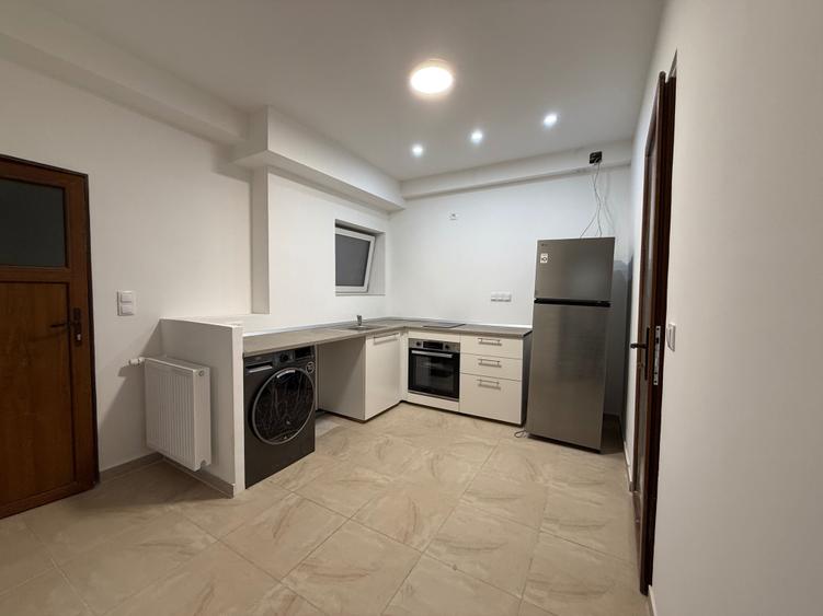 Apartament cu 3 camere nedecomandat în Universitate