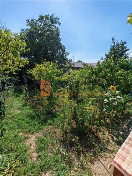 Casă individuală cu 6 camere cu Canalizare în 1 Decembrie