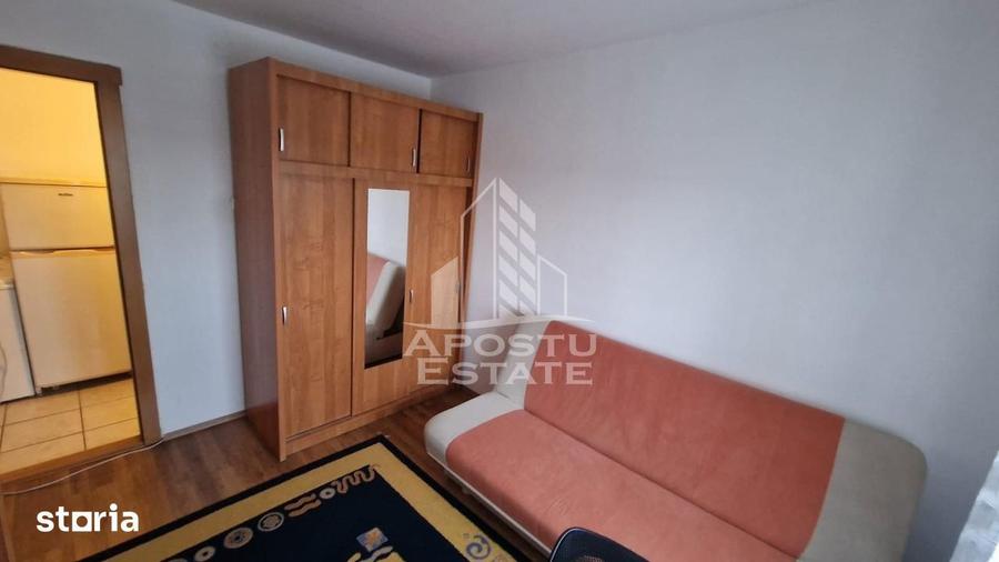 Apartament cu 3 camere decomandat, mobilat în Soarelui