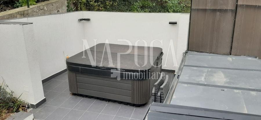 Casă individuală cu 7 camere cu Canalizare în Central