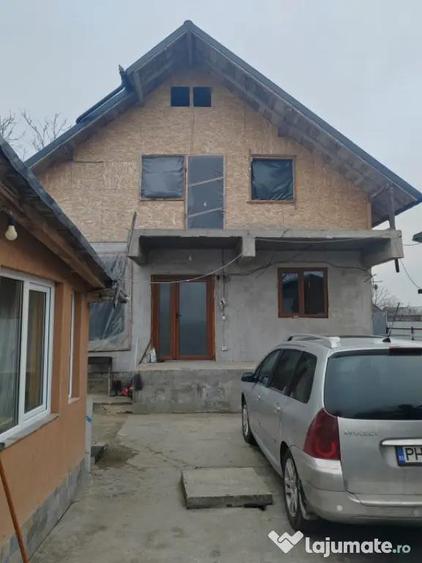 Imobil cu 2 constructii, anexe ?i 670 mp teren, utilita?i - 4