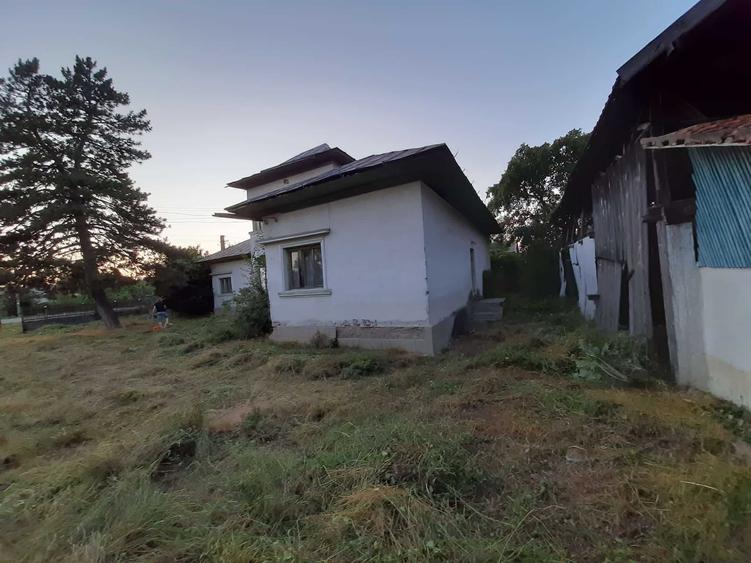 Casă cu 4 camere în Fâlfani