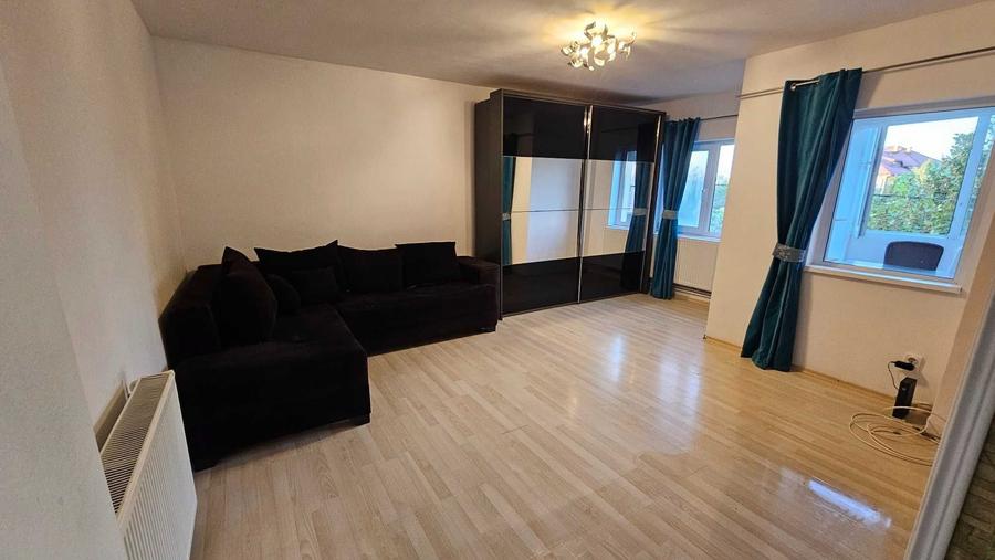Apartament cu 3 camere decomandat în Cornetu