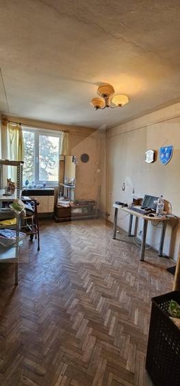 Apartament cu 4 camere semidecomandat în Simeria