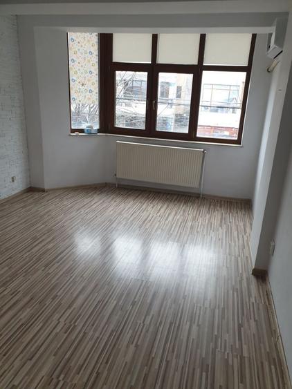 Spațiu comercial, de 650 mp, în Trocadero
