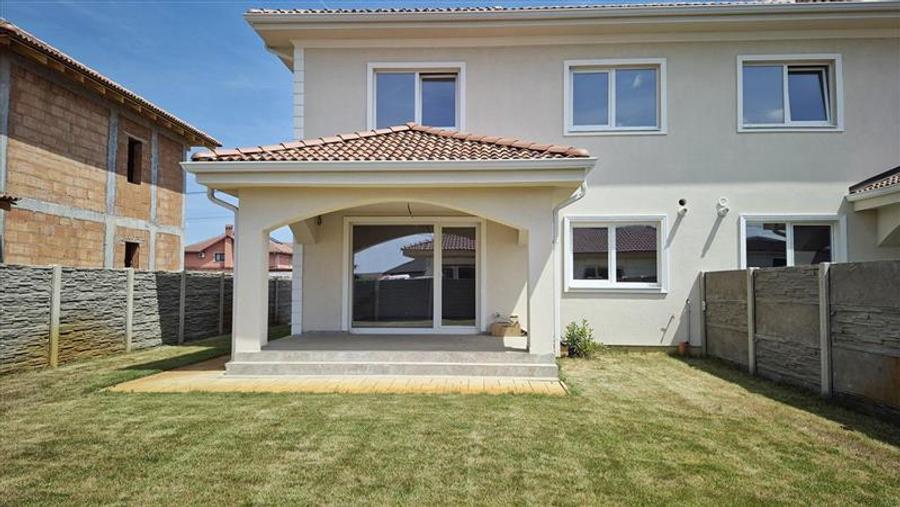 Duplex cu 5 camere cu Canalizare în Moșnița Nouă