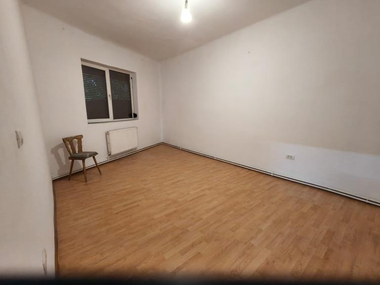 Casă individuală cu 5 camere cu Canalizare în Lunei
