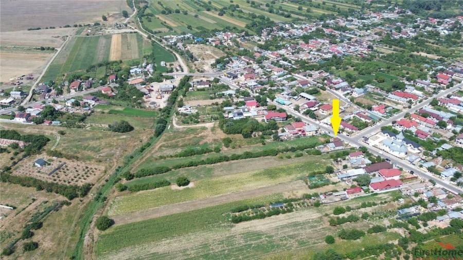 Teren de 4699 mp, în Milcovul