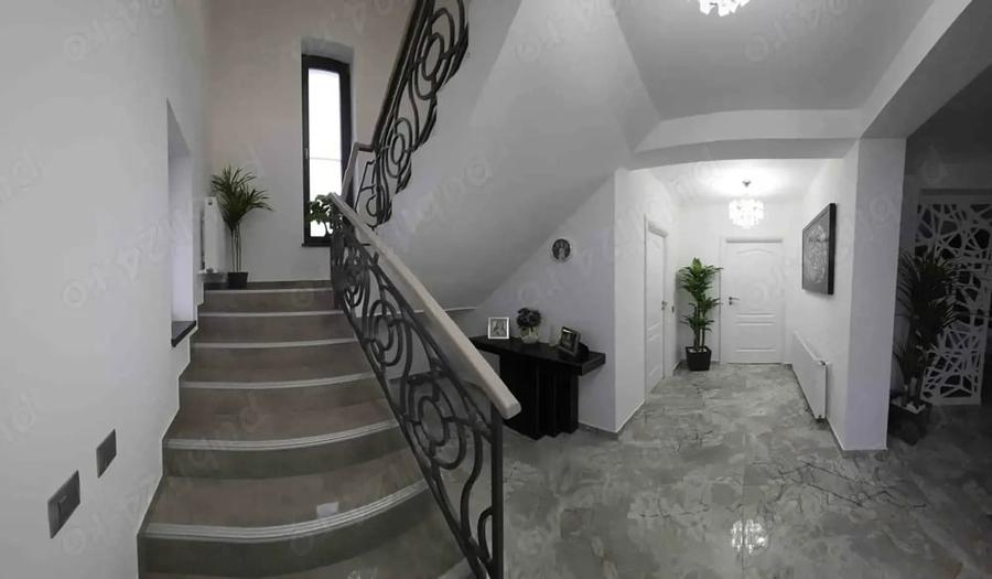 Casă cu Teren 500 Mp în Central