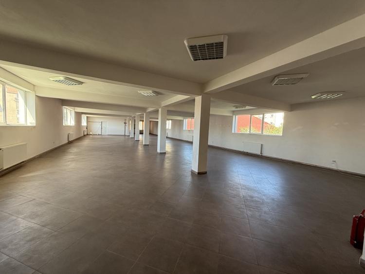 Spațiu comercial, de 800 mp, în Cetate